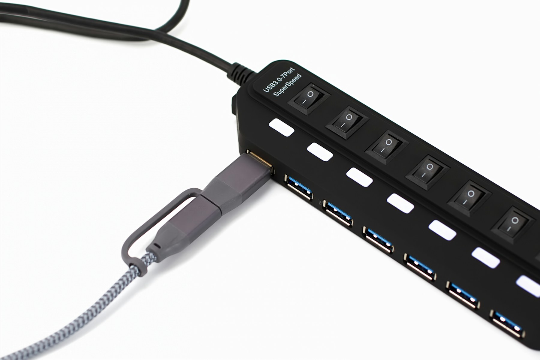 Braided cable connected to a multi-port USB hub